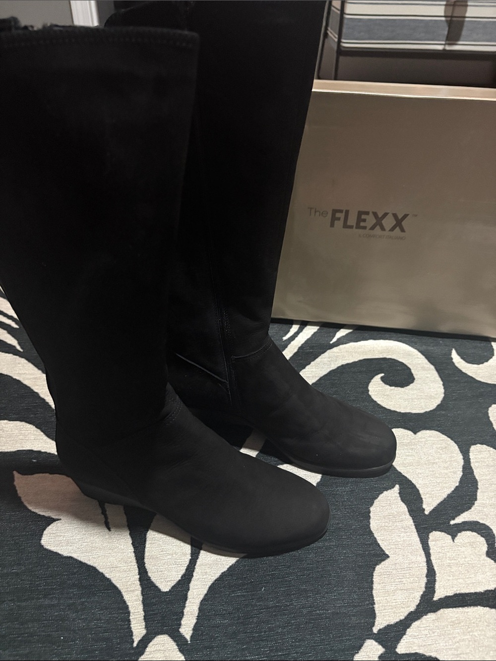 THE FLEXX Black Knee-High Suede Heeled Boots